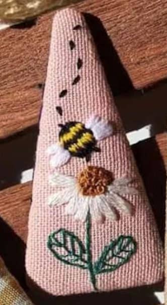 Bee & Daisy Hand-Embroidered Hair Clip – Floral Snap Barrette