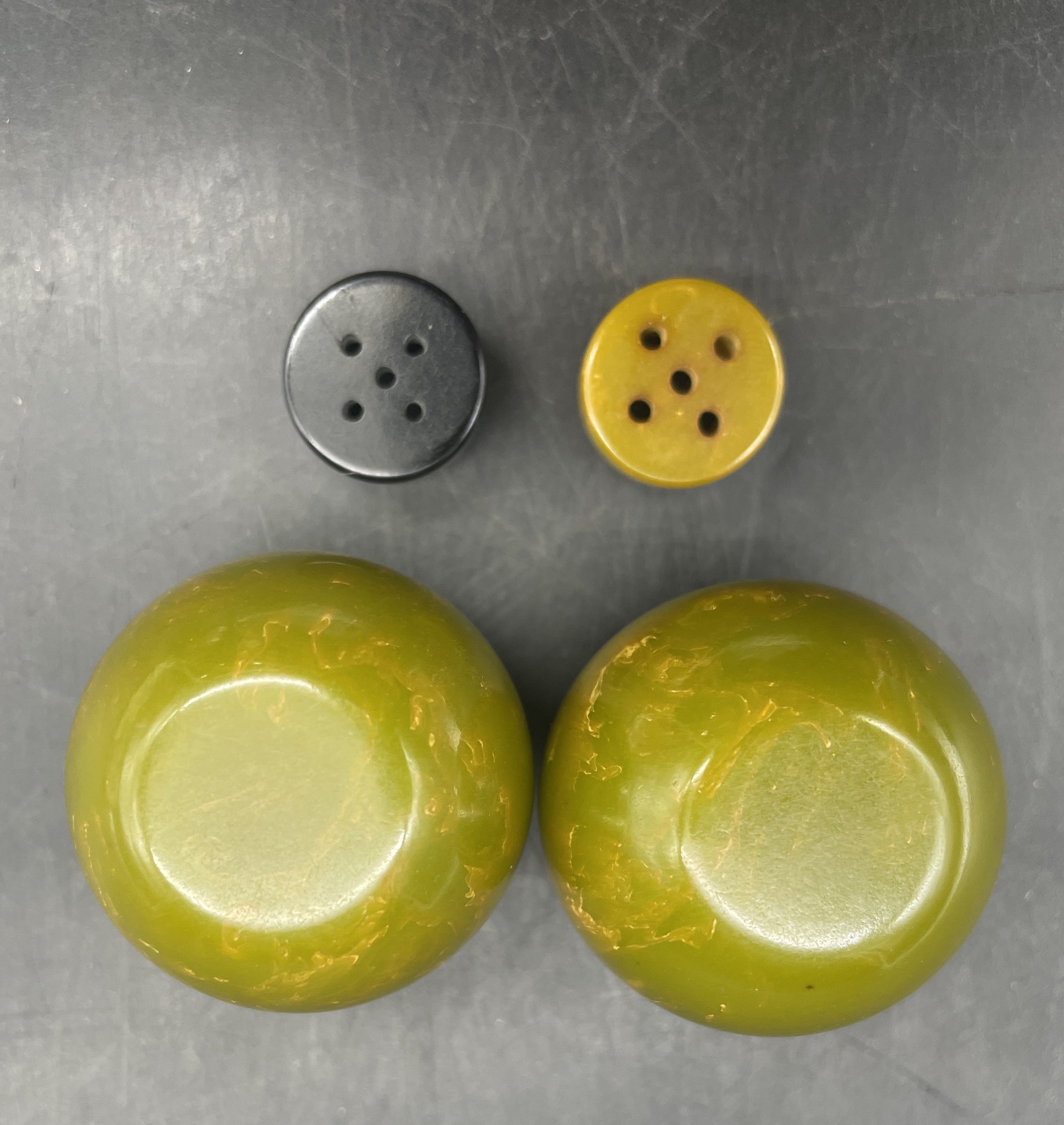 Vintage Bakelite MCM Retro Round Green Salt & Pepper Shakers Black Top