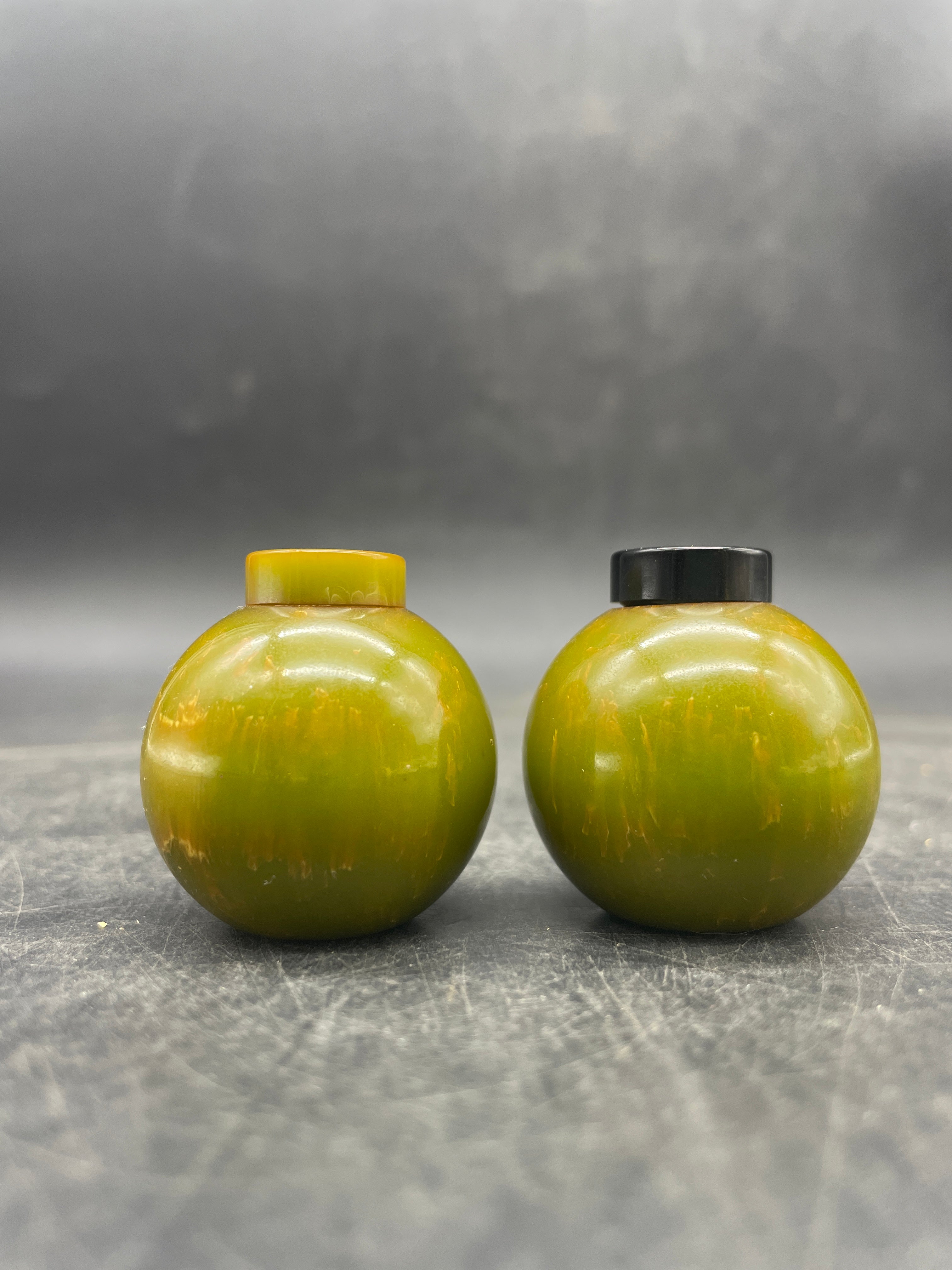Vintage Bakelite MCM Retro Round Green Salt & Pepper Shakers Black Top