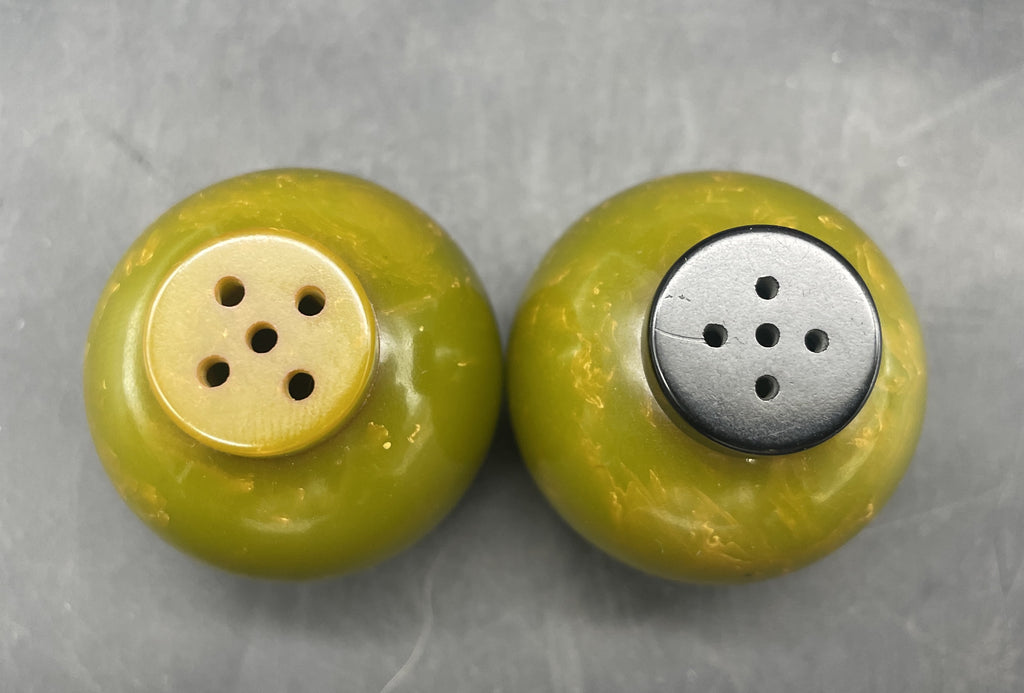 Vintage Bakelite MCM Retro Round Green Salt & Pepper Shakers Black Top