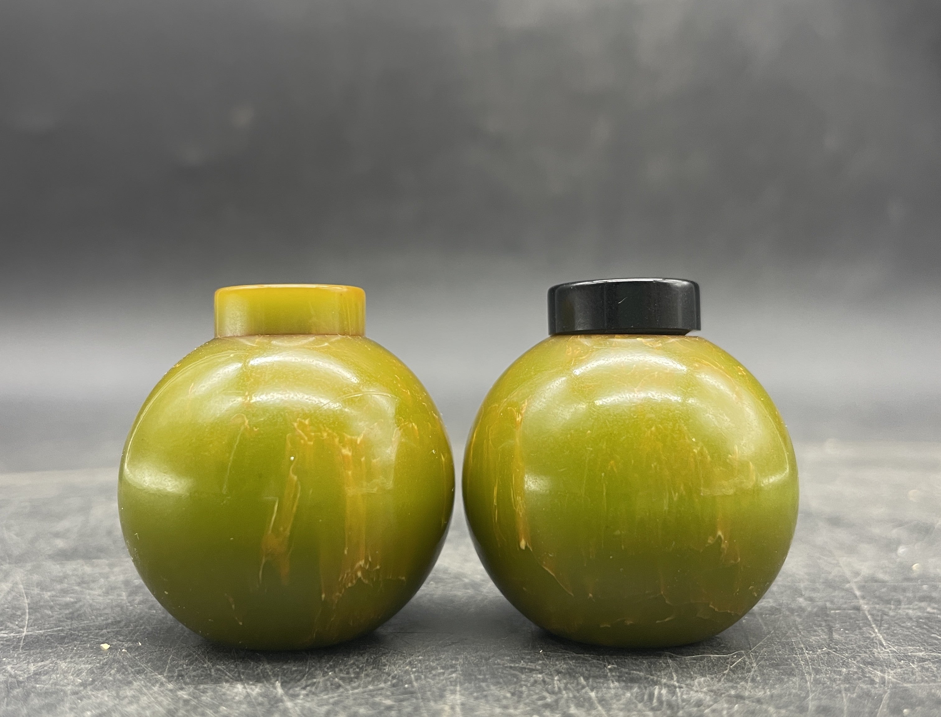 Vintage Bakelite MCM Retro Round Green Salt & Pepper Shakers Black Top