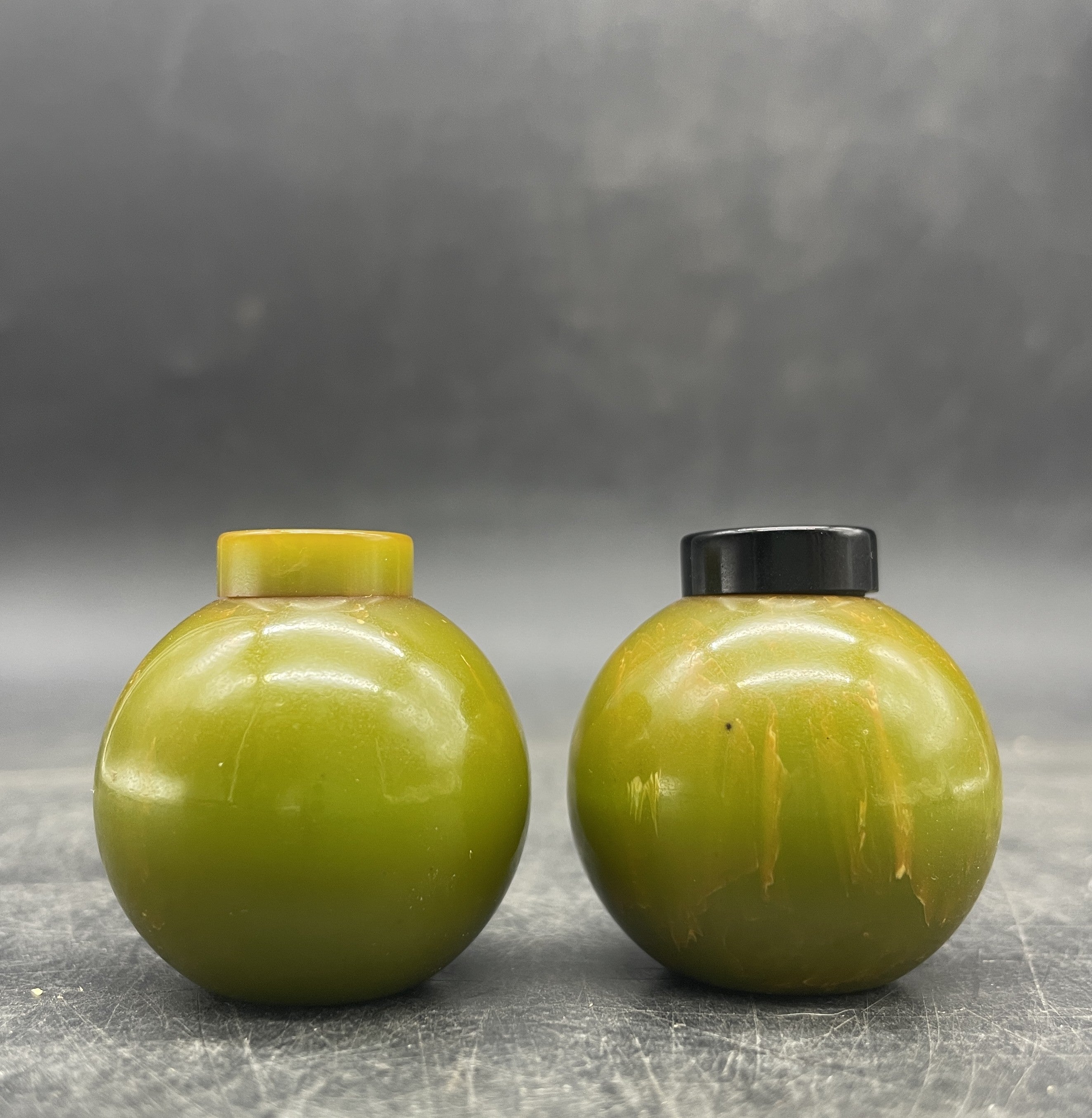 Vintage Bakelite MCM Retro Round Green Salt & Pepper Shakers Black Top