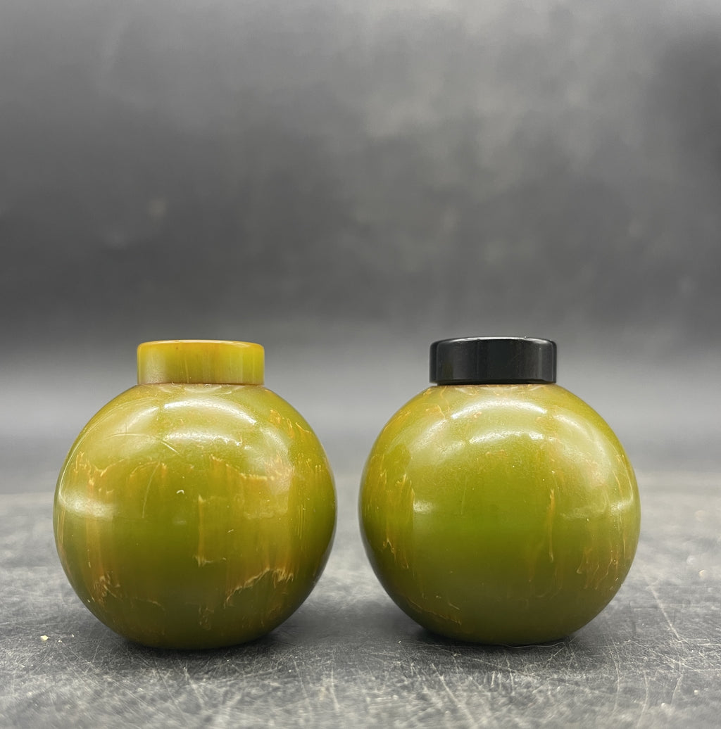 Vintage Bakelite MCM Retro Round Green Salt & Pepper Shakers Black Top