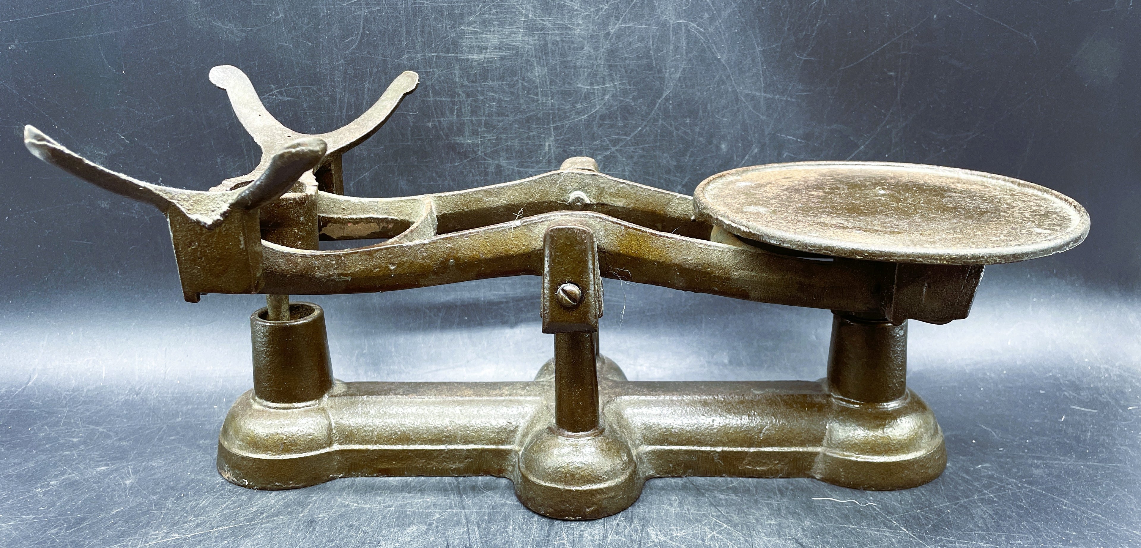Antique Cast Iron Balance Scale w Weights Primitive General Store Mercantile