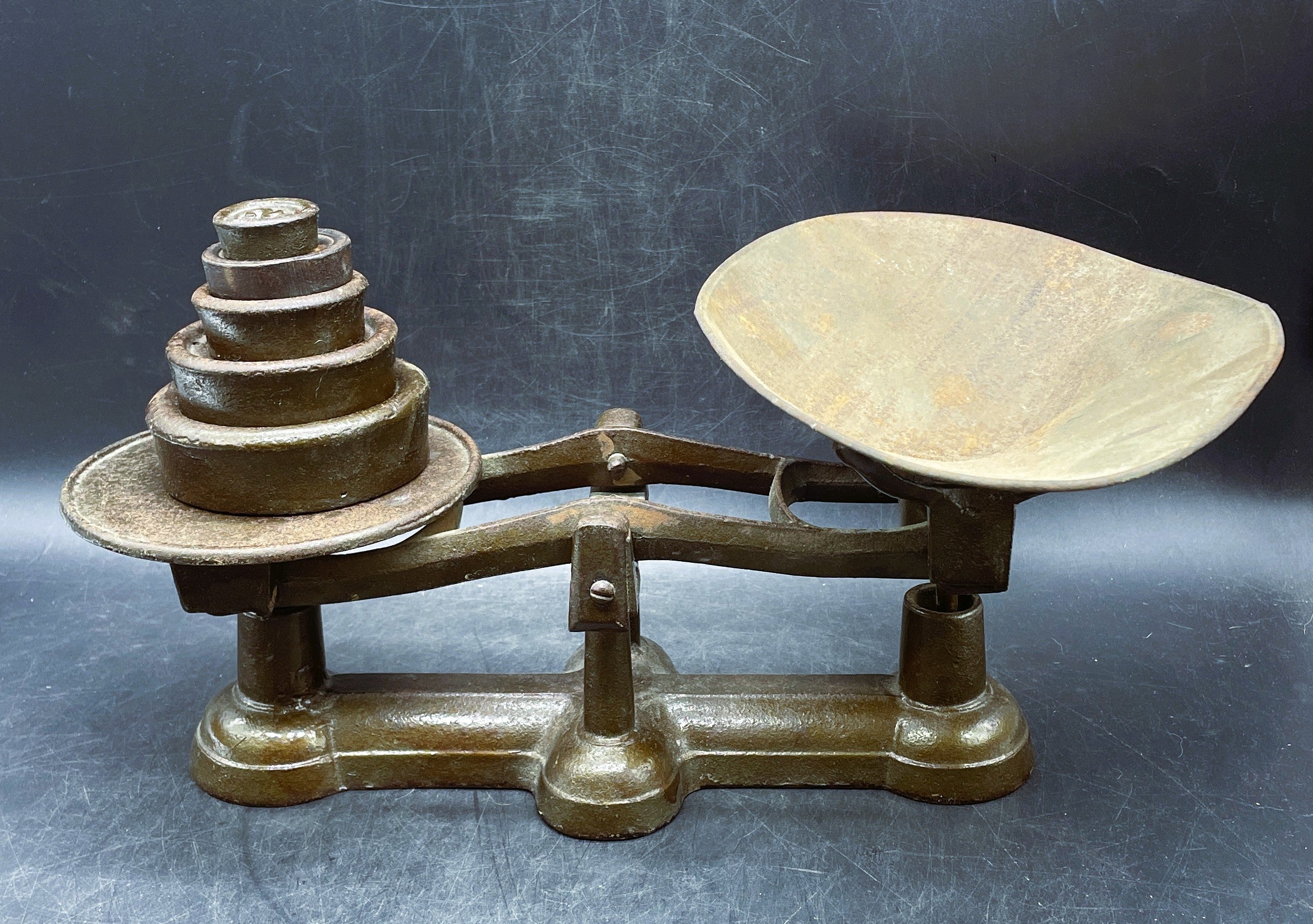 Antique Cast Iron Balance Scale w Weights Primitive General Store Mercantile