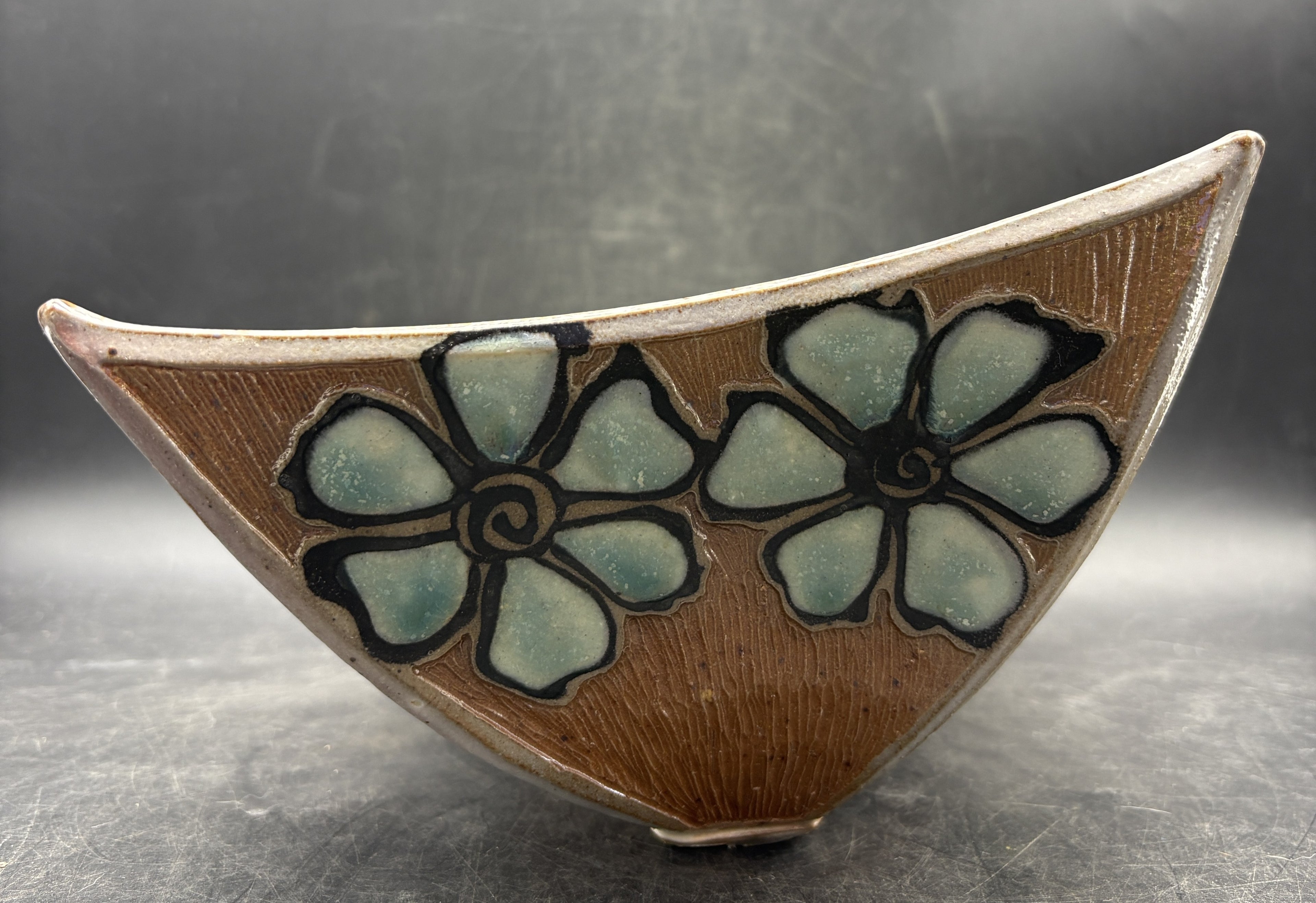 Artist Signed Daisy Console Centerpiece Dogwood Bowl 13" long