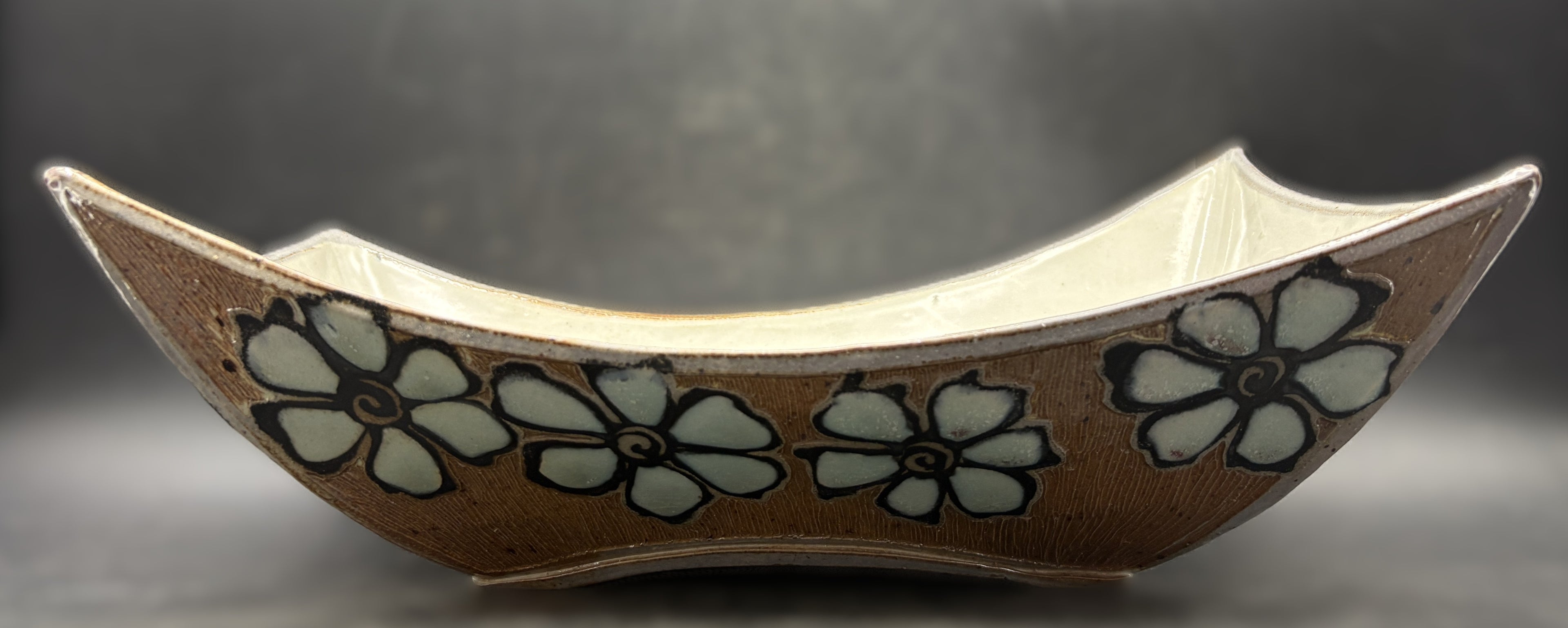 Artist Signed Daisy Console Centerpiece Dogwood Bowl 13" long