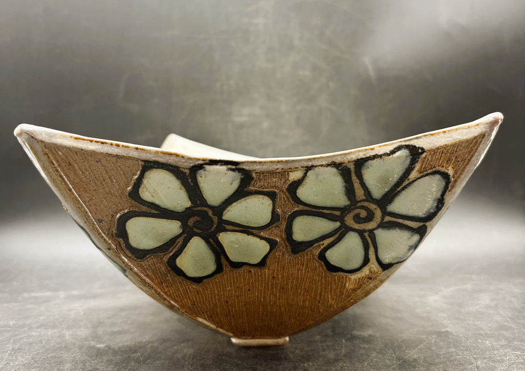 Artist Signed Daisy Console Centerpiece Dogwood Bowl 13" long