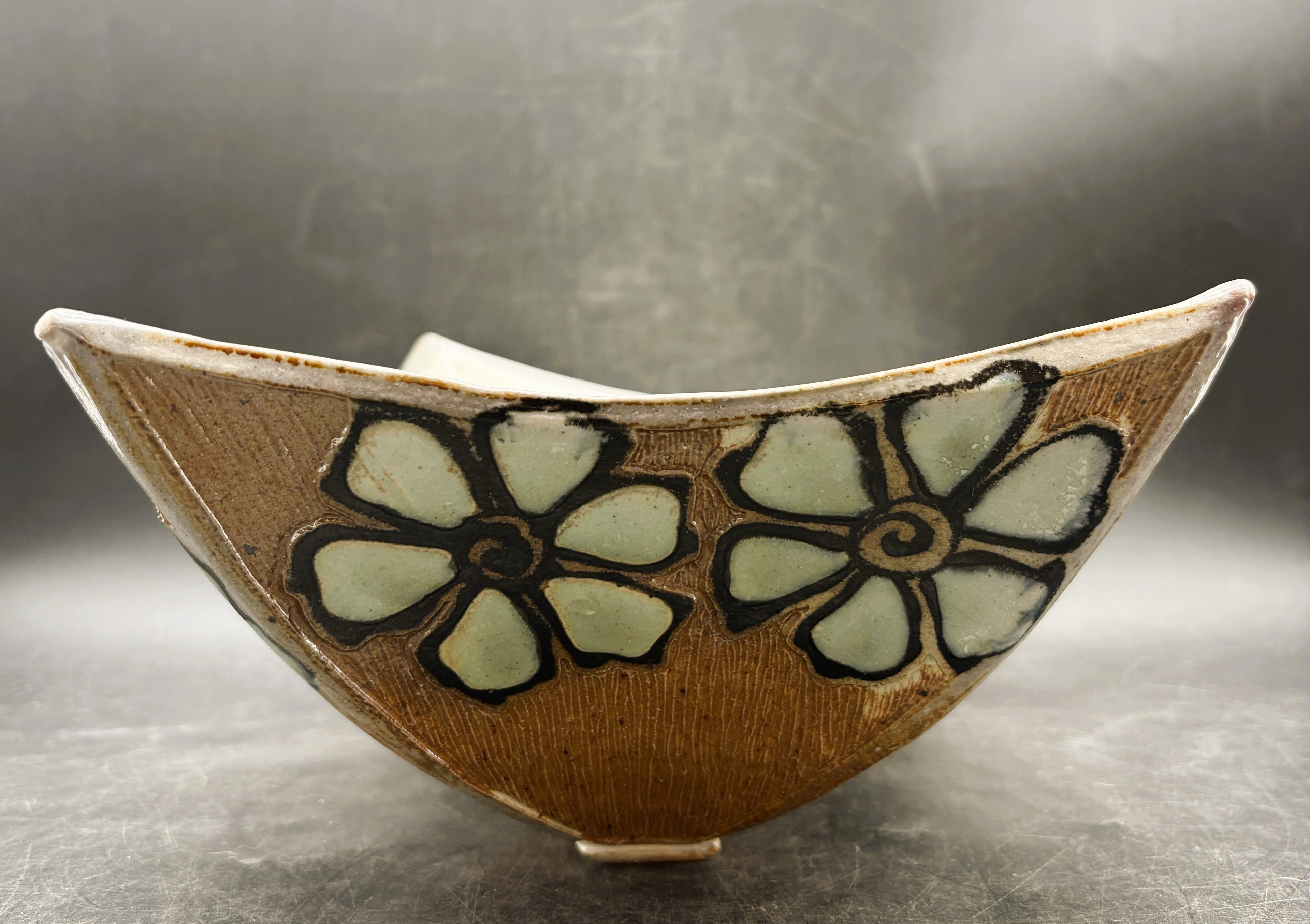 Artist Signed Daisy Console Centerpiece Dogwood Bowl 13" long