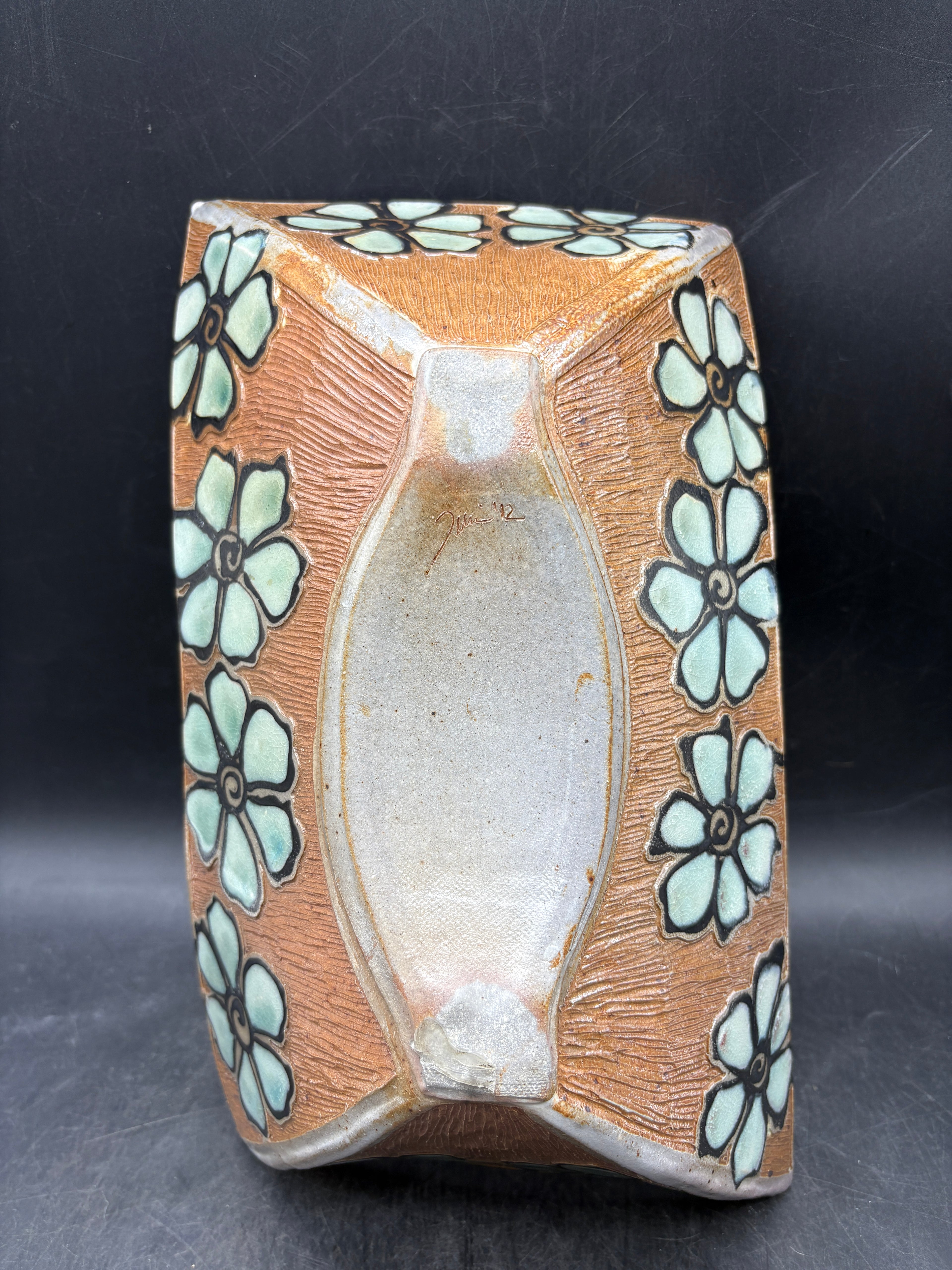 Artist Signed Daisy Console Centerpiece Dogwood Bowl 13" long