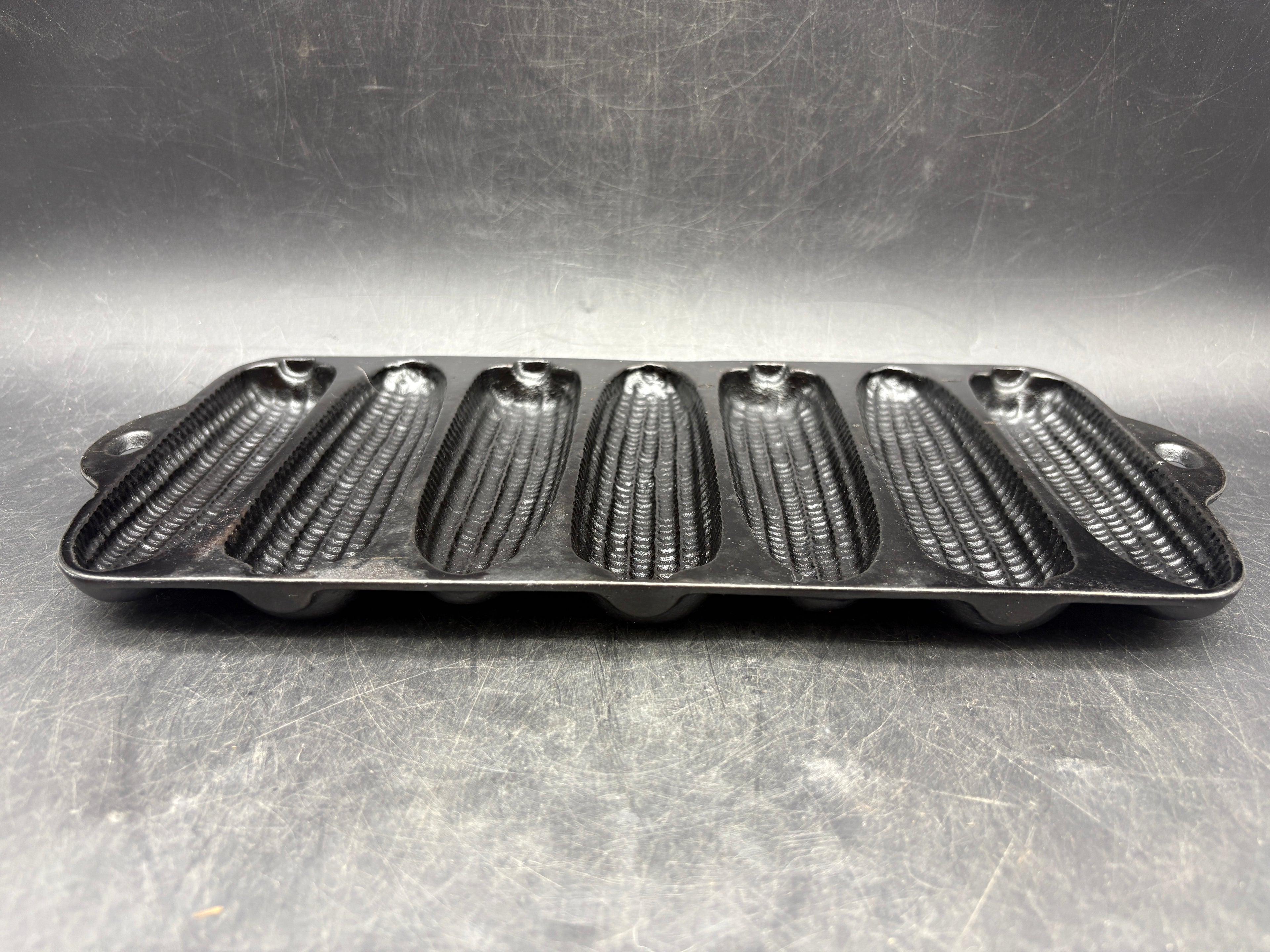 Vintage Wagner Cast Iron Corn Stick Pan - 7 Stick Cornbread Mold
